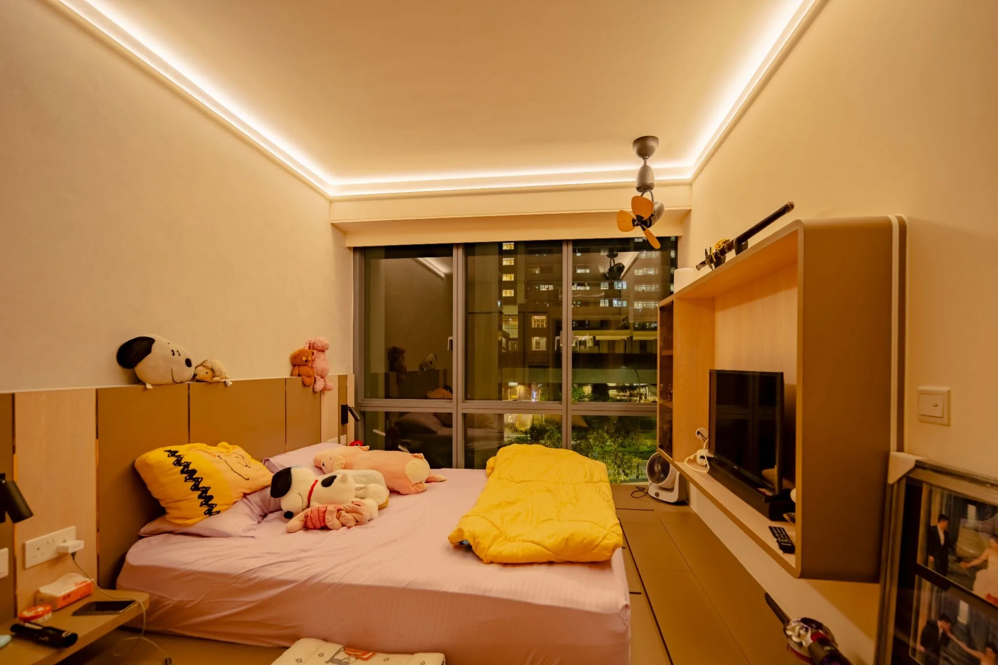 Modern bedroom with warm HAGA indirect lighting along the ceiling edges, enhancing the calm and restful environment.
